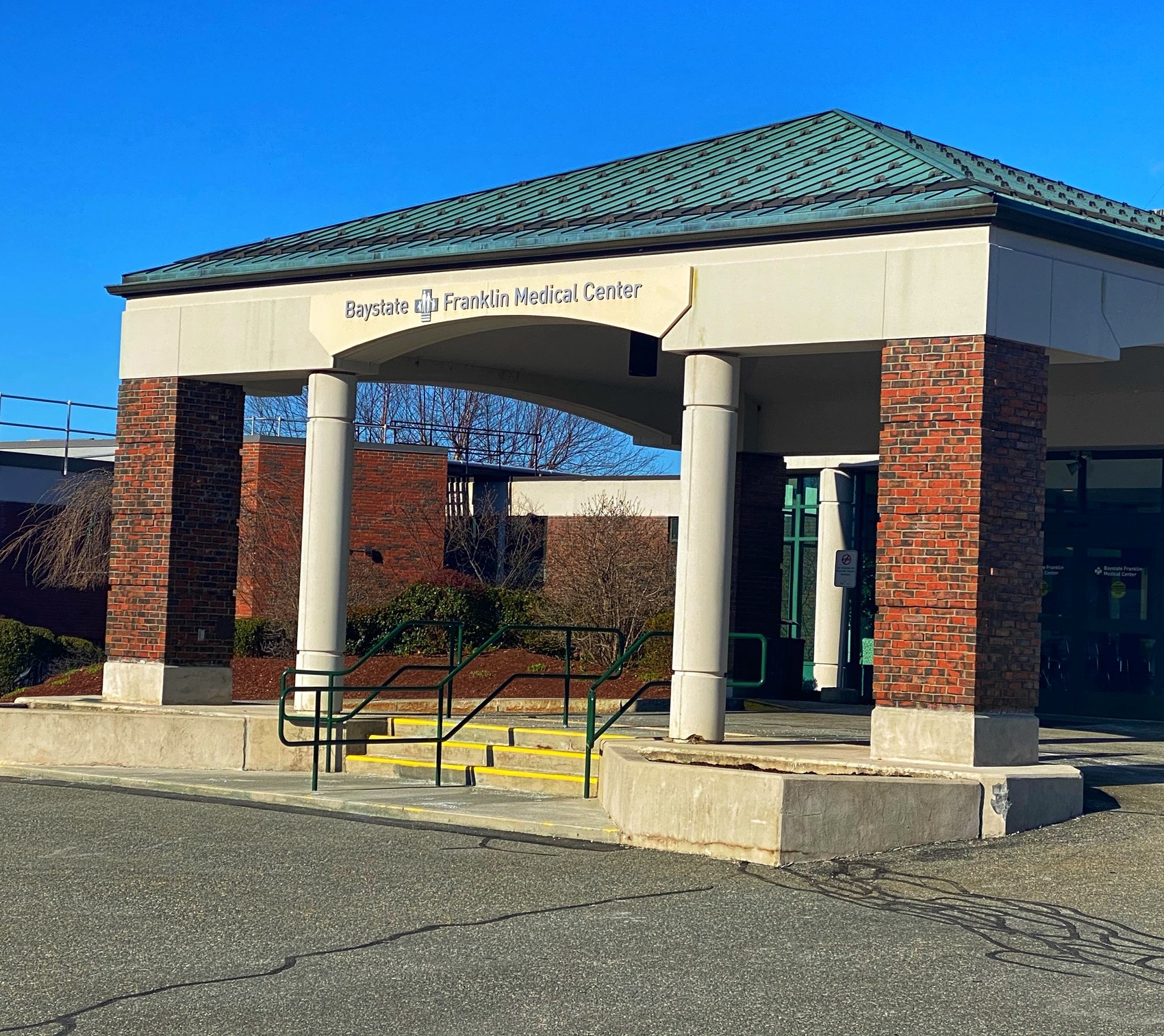 Baystate nurses unanimously approve new contract