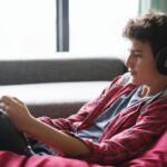 Does Gen Y listen to the radio in 20254