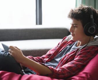 Does Gen Y listen to the radio in 20254